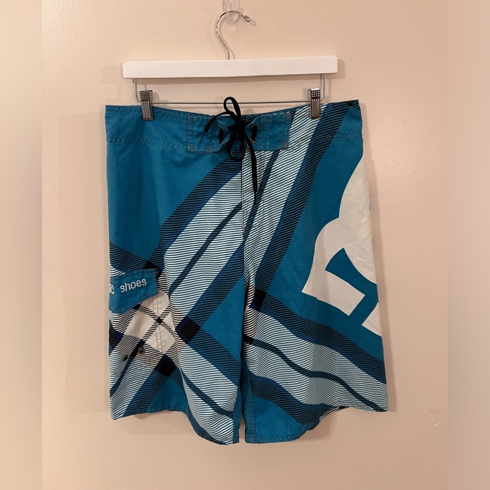 DC Shoes Co Board Shorts Men’s Size 34